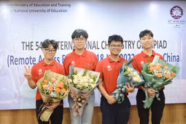 Bốn học sinh Việt Nam đạt huy chương Vàng Olympic Hóa học quốc tế năm 2022. (Ảnh: TTXVN phát)