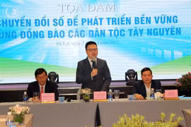 Ông Lê Quốc Minh, Ủy viên Trung ương Đảng, Tổng biên tập Báo Nhân dân, Phó trưởng Ban Tuyên giáo Trung ương, Chủ tịch Hội nhà báo Việt Nam phát biểu tại tọa đàm. (Ảnh: Chu Quốc Hùng/TTXVN)