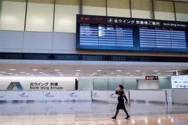 Sân bay Narita ở thủ đô Tokyo (Nhật Bản), ngày 30/11/2021. (Ảnh: THX/TTXVN)