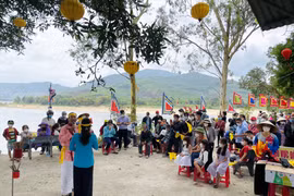 Hô hát bài chòi tại Lễ hội Bà Thu Bồn. (Nguồn: baoquangnam.vn)