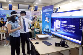 Khách tham quan Tuần lễ Đổi mới sáng tạo và Ngày hội khởi nghiệp Hải Phòng (Techfest Hải Phòng) 2021, hồi tháng Chín năm ngoái. (Ảnh: Hoàng Ngọc/TTXVN)