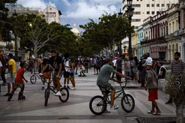 Chính phủ Cuba đang tìm cách tăng tỷ lệ sinh lên 2,1 trẻ em trên một phụ nữ, từ mức hiện tại là 1,45. (Ảnh: AFP/TTXVN)