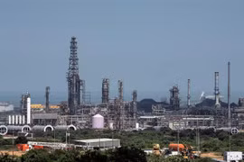 Nhà máy lọc dầu thuộc sở hữu nhà nước Petroleos de Venezuela của Venezuela tại Puerto La Cruz, bang Anzoategui, ngày 4/11/2021. (Ảnh: AFP/TTXVN)