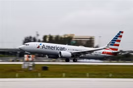 Máy bay của hãng hàng không American Airlines tại sân bay quốc tế Miami, bang Florida (Mỹ). (Ảnh: AFP/TTXVN)