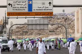 Các tín đồ Hồi giáo hành hương đến Thánh địa Mecca (Saudi Arabia), ngày 19/7/2021. (Ảnh: AFP/TTXVN)