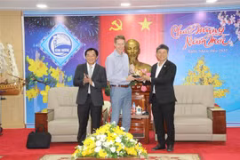 Ngày 17/1, lãnh đạo tỉnh Bình Dương có buổi làm việc với với ông Preben Elnef - Phó Chủ tịch Tập đoàn LEGO về dự án đầu tư 1 tỷ USD sắp khởi công. (Ảnh: Chí Tưởng/TTXVN)
