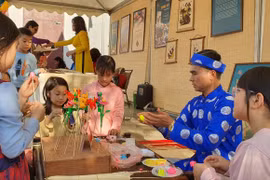 Ngày Việt Nam ở nước ngoài: Tò he, tranh Đông Hồ lần đầu đến Nam Phi