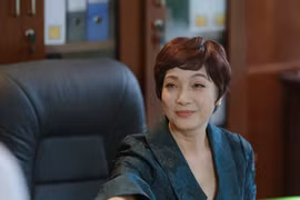 Nghệ sỹ Nhân dân vào vai một doanh nhân thành đạt cũng là một người bà quyết đoán, áp đặt cháu trai của mình. (Ảnh: VFC)