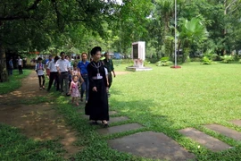Du khách tham quan Khu di tích lịch sử quốc gia đặc biệt Tân Trào. (Ảnh: Quang Đán/TTXVN)