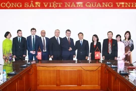 Các đại biểu dự Lễ ký Thỏa thuận hợp tác về trao đổi thông tin. (Ảnh: Doãn Tấn/TTXVN) 