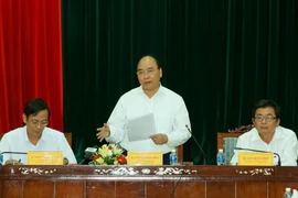 Thủ tướng Nguyễn Xuân Phúc làm việc với lãnh đạo chủ chốt tỉnh Ninh Thuận về tình hình phát triển kinh tế-xã hội 6 tháng đầu năm và nhiệm vụ trọng tâm 6 tháng cuối năm 2016. (Ảnh: Thống Nhất/TTXVN)