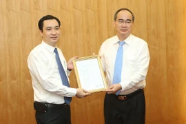 Trao quyết định bổ nhiệm tổng biên tập của Tạp chí Mặt trận