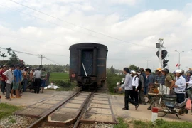 Một vụ tai nạn khi tàu đâm vào người băng qua đường ngang dân sinh. (Ảnh minh họa. Nguồn: TTXVN)