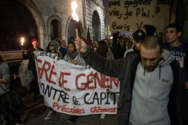 Người dân Pháp tham gia biểu tình tại thủ đô Paris ngày 14/4. (Nguồn: AFP/TTXVN)