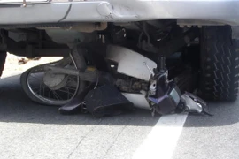 Xe chở bauxite đi vào đường cấm gây tai nạn, 1 người nguy kịch