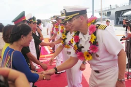 Lễ đón các tàu tham gia chương trình. (Ảnh: Văn Sơn/TTXVN)