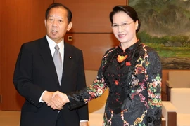 Chủ tịch Quốc hội Nguyễn Thị Kim Ngân tiếp ông Toshihiro Nikai, Tổng Thư ký Đảng Dân chủ Tự do Nhật Bản, Chủ tịch Liên minh Nghị sỹ Hữu nghị Nhật-Việt. (Ảnh: Trọng Đức/TTXVN)