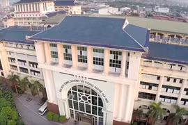 Chủ tịch nước thăm Đại học Kinh doanh và Công nghệ Hà Nội