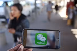 Các nữ sinh thường sử dụng ứng dụng WeChat để bắt khách. (Nguồn: Thestar.com.my) 
