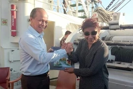 Thứ trưởng Vũ Văn Tám và Bộ trưởng Susi Pudjiastuti tại cuộc gặp. (Ảnh: Trần Chiến/Vietnam+)
