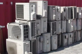 Máy lạnh đã qua sử dụng tại cảng Hiệp Phước. (Ảnh: Hoàng Hải/Vietnam+)