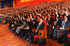 Các đại biểu biểu quyết thông qua Chương trình Đại hội. (Nguồn: TTXVN)