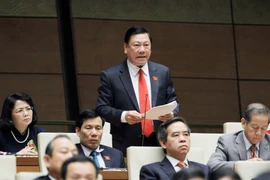 Đại biểu Quốc hội tỉnh Vĩnh Long Trần Văn Kón phát biểu ý kiến. (Ảnh: Phạm Kiên/TTXVN)