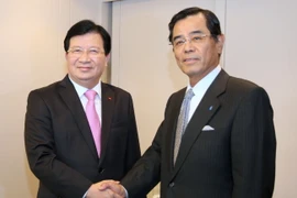 Phó Thủ tướng Trịnh Đình Dũng tiếp ông Kyohei Takahashi, Chủ tịch Ủy ban Kinh tế Việt-Nhật. (Ảnh: Cẩm Tuyến/Vietnam+) 