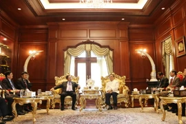 Ông Phạm Minh Chính thăm nguyên Tổng Bí thư, nguyên Chủ tịch nước Lào Chummaly Sayasone. (Ảnh: Phạm Kiên/​TTXVN)