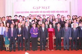 Các đại biểu chụp ảnh chung. (Ảnh: Trọng Đức/TTXVN)