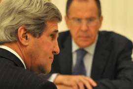 Ngoại trưởng Mỹ John Kerry và người đồng cấp Nga Sergei Lavrov. (Nguồn: AFP)
