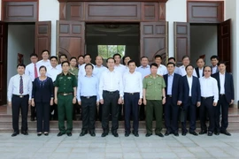 Chủ tịch nước Trần Đại Quang với cán bộ chủ chốt tỉnh Điện Biên. (Ảnh: Nhan Sáng/TTXVN)