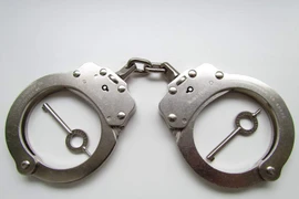 Bắt khẩn cấp tên trộm tàng trữ trái phép súng và nhiều viên đạn