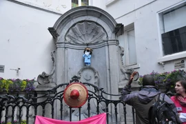 Cu tè Manneken Pis sẽ 'tè' ra sữa. (Ảnh: Hương Giang/Vietnam+)