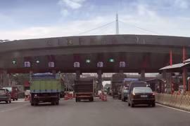 Một trạm thu phí đường ở Indonesia​.