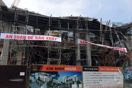 Hiện trường vụ sập giàn giáo. (Ảnh: Đoàn Mạnh Dương/TTXVN) 