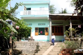 Nhà tránh lũ của một hộ nghèo ở huyện Tuy An, tỉnh Phú Yên. (Ảnh: Thế Lập/TTXVN)