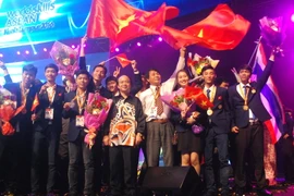 Đoàn Việt Nam tại lễ bế mạc. (Ảnh: Hoàng Nhương/TTXVN)