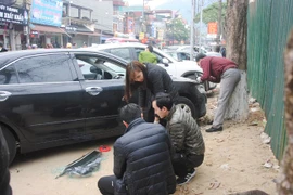 Làm rõ vụ 5 xe ôtô đồng loạt bị phá cửa kính, lấy trộm tài sản