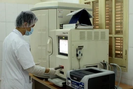 Trang thiết bị phục vụ chẩn đoán, phát hiện sớm, điều trị bệnh phổi. (Ảnh minh họa: Dương Ngọc/TTXVN)