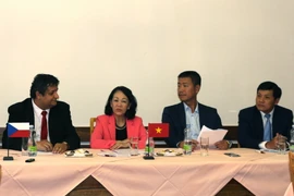 Đoàn đại biểu Đảng Cộng sản Việt Nam trao đổi với ban lãnh đạo Đảng Cộng sản Séc-Morava (Ảnh: Trần Quang Vinh/Vietnam+)