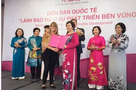 Đại diện Hội nữ doanh nhân Thành phố Hồ Chí Minh và Lãnh sự quán Australia. (Ảnh: Mỹ Phương/Vietnam+)