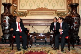 Ông Nguyễn Thành Phong, Chủ tịch UBND Thành phố Hồ Chí Minh tiếp ông Alberto Anaya Gutierez, Tổng Bí thư Đảng Lao động Mexico đang ở thăm và làm việc tại Việt Nam. (Ảnh: Thanh Vũ/TTXVN)