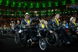 Đoàn vận động viên Brazil tham gia diễu hành tại lễ khai mạc Paralympic 2016. (Nguồn: AFP/TTXVN)