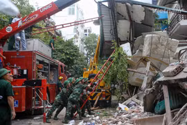 Hiện trường vụ nhà sập ở số 43 Cửa Bắc, Hà Nội. (Ảnh: Minh Sơn/Vietnam+)