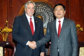 Bí thư Thành ủy Thành phố Hồ Chí Minh Đinh La Thăng tiếp Đại sứ David Thorme, Cố vấn cấp cao Ngoại trưởng Hoa Kỳ. (Ảnh: Thanh Vũ/TTXVN)