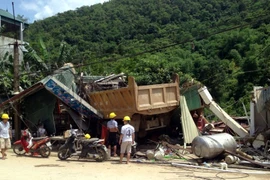 Hiện trường vụ tai nạn. (Ảnh: Quốc Đạt/TTXVN)