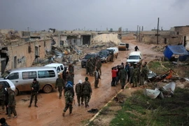 Binh sỹ Syria làm nhiệm vụ tại làng Ratian, Aleppo ngày 6/2. (Nguồn: AFP/TTXVN)