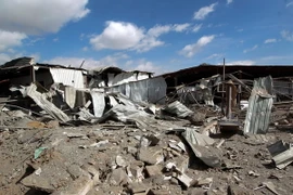 Cảnh đổ nát tại một trường học sau các cuộc không kích của liên quân tại thủ đô Sanaa của Yemen ngày 30/1. (Nguồn: AFP/TTXVN)