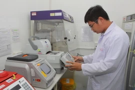 Thiết bị chẩn đoán virus Zika trong vòng 6 đến 8 giờ tại Viện Pasteur thành phố Hồ Chí Minh. (Ảnh: Phương Vy/TTXVN)